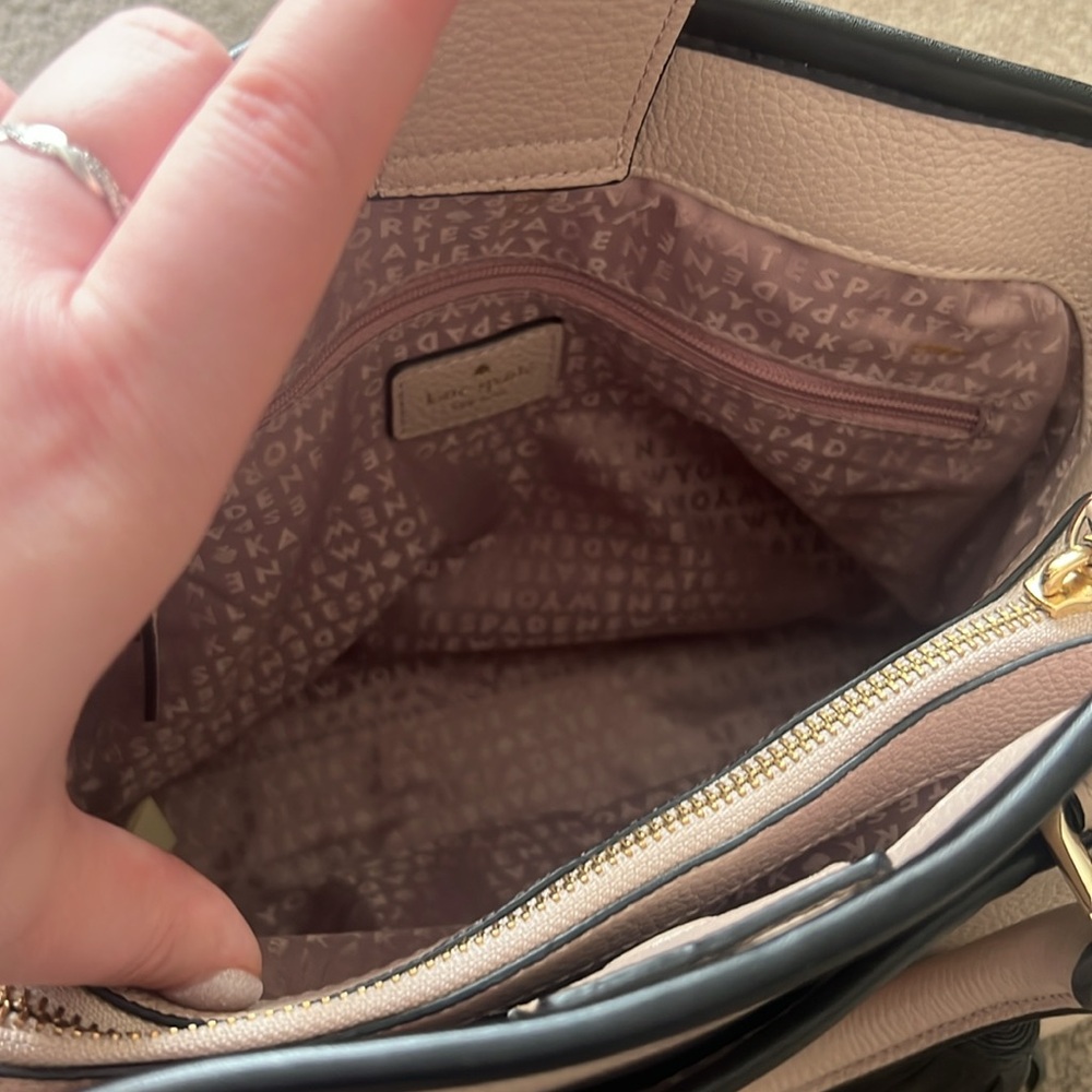 Ladies Kate Spade Purse! - Picture 4 of 11